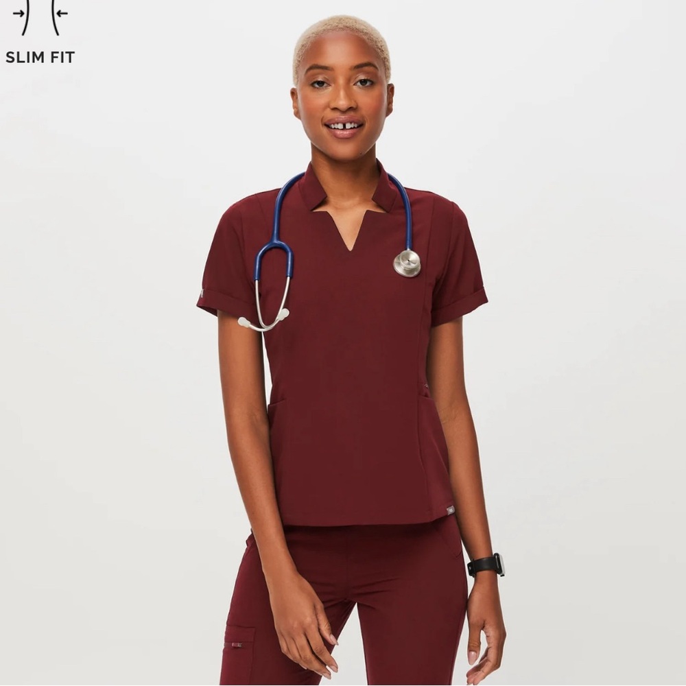 •FIGS• Inala Slim Scrub Top Three Pockets